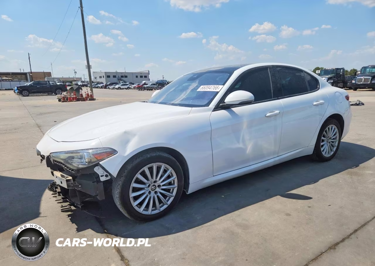 2022 Alfa Romeo Giulia – zdjęcie 1 z 12