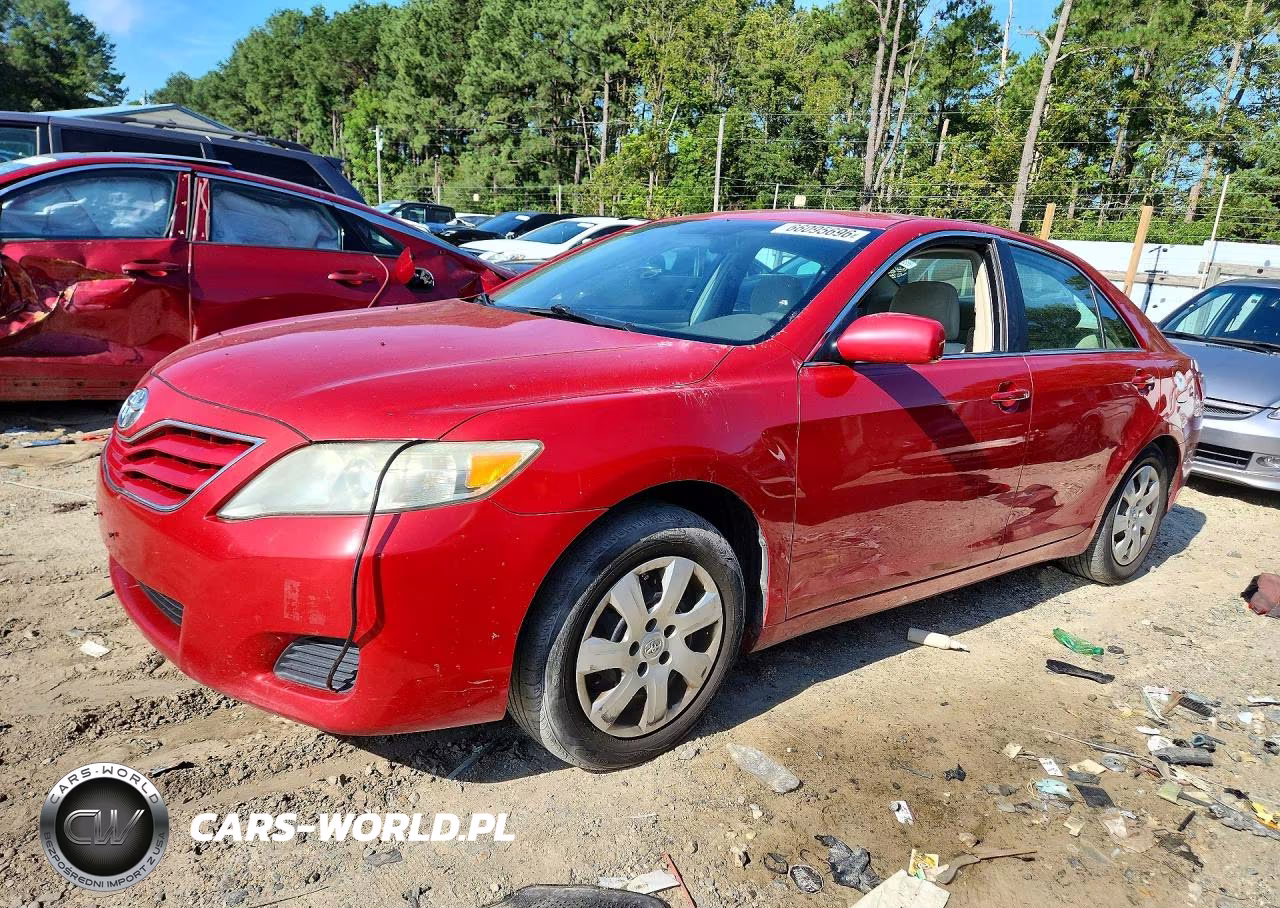 2010 Toyota Camry Le – zdjęcie 1 z 12