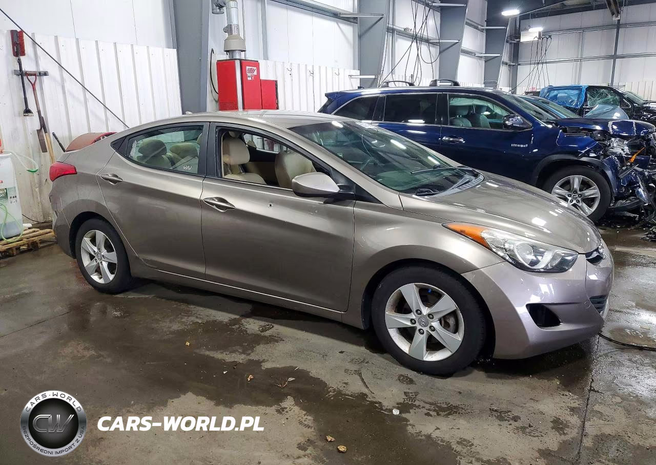 2013 Hyundai Elantra Gls VIN:5NPDH4AE7DH295747 - 4