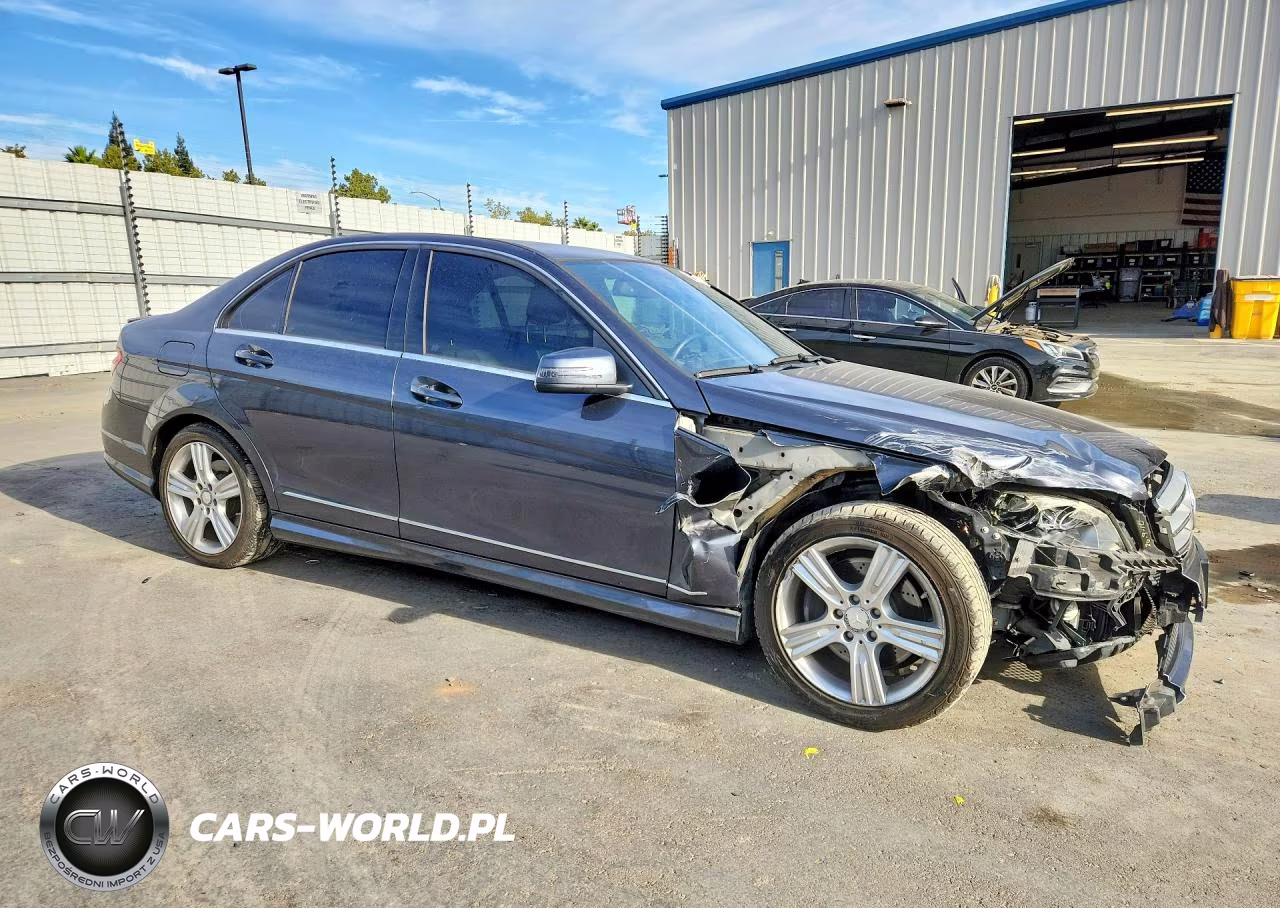2011 Mercedes-Benz C 350 VIN:WDDGF5GB2BR145238 - 4