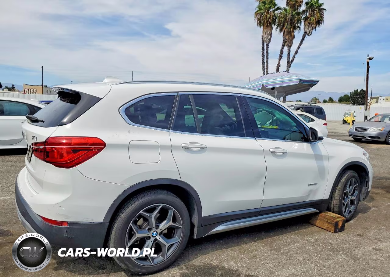 2018 BMW X1 xDrive28I VIN:WBXHT3C3XJ5K22893 - 3