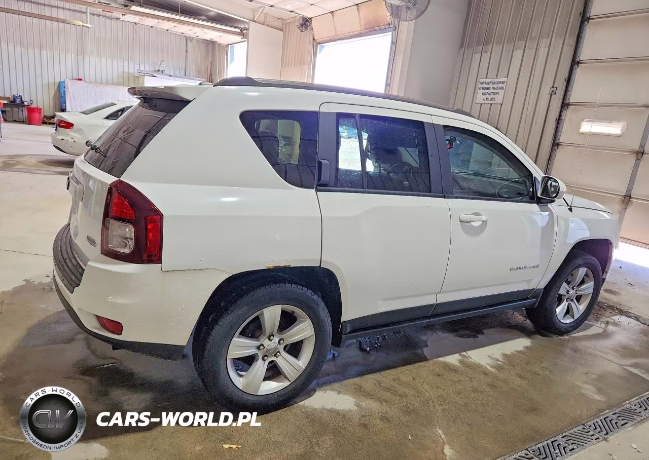 2015 Jeep Compass Latitude VIN:1C4NJDEB7FD130704 - 3