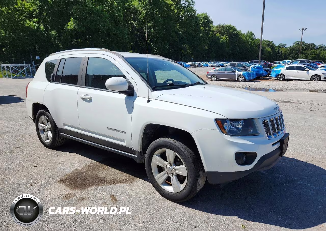 2015 Jeep Compass Latitude VIN:1C4NJDEB7FD130704 - 4