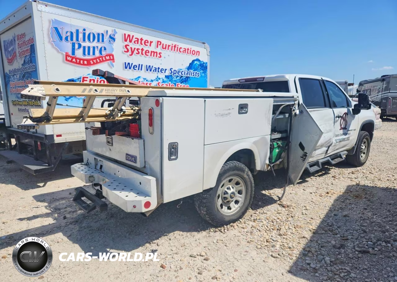 2022 Chevrolet Silverado C3500 VIN:1GC4WRE70NF219054 - 3