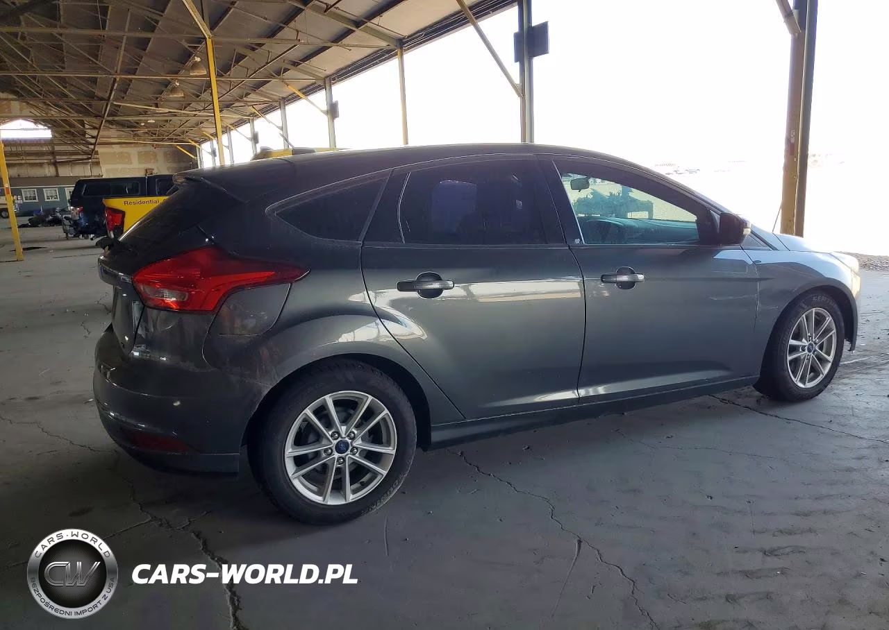 2017 Ford Focus Se VIN:1FADP3K29HL216572 - 3