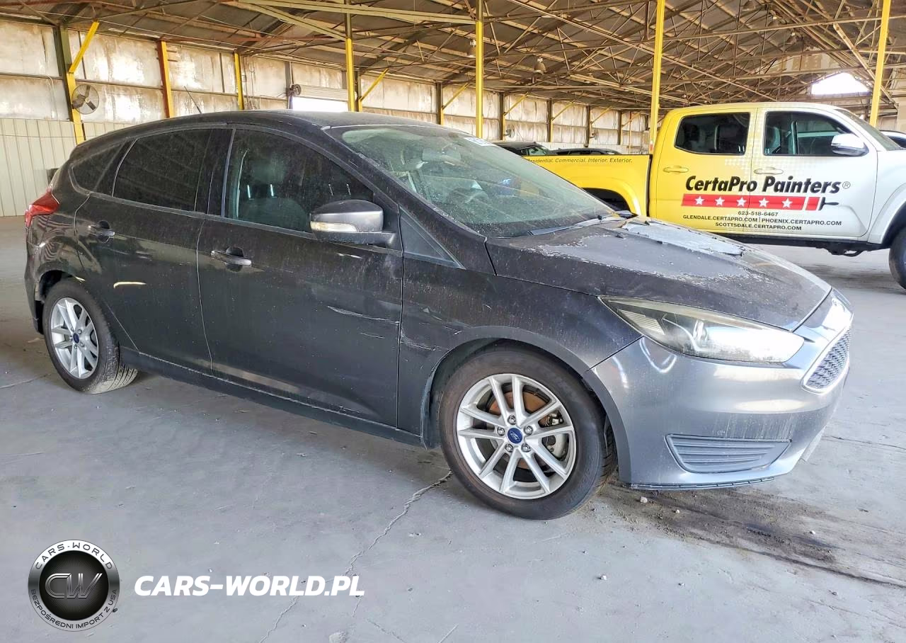 2017 Ford Focus Se VIN:1FADP3K29HL216572 - 4