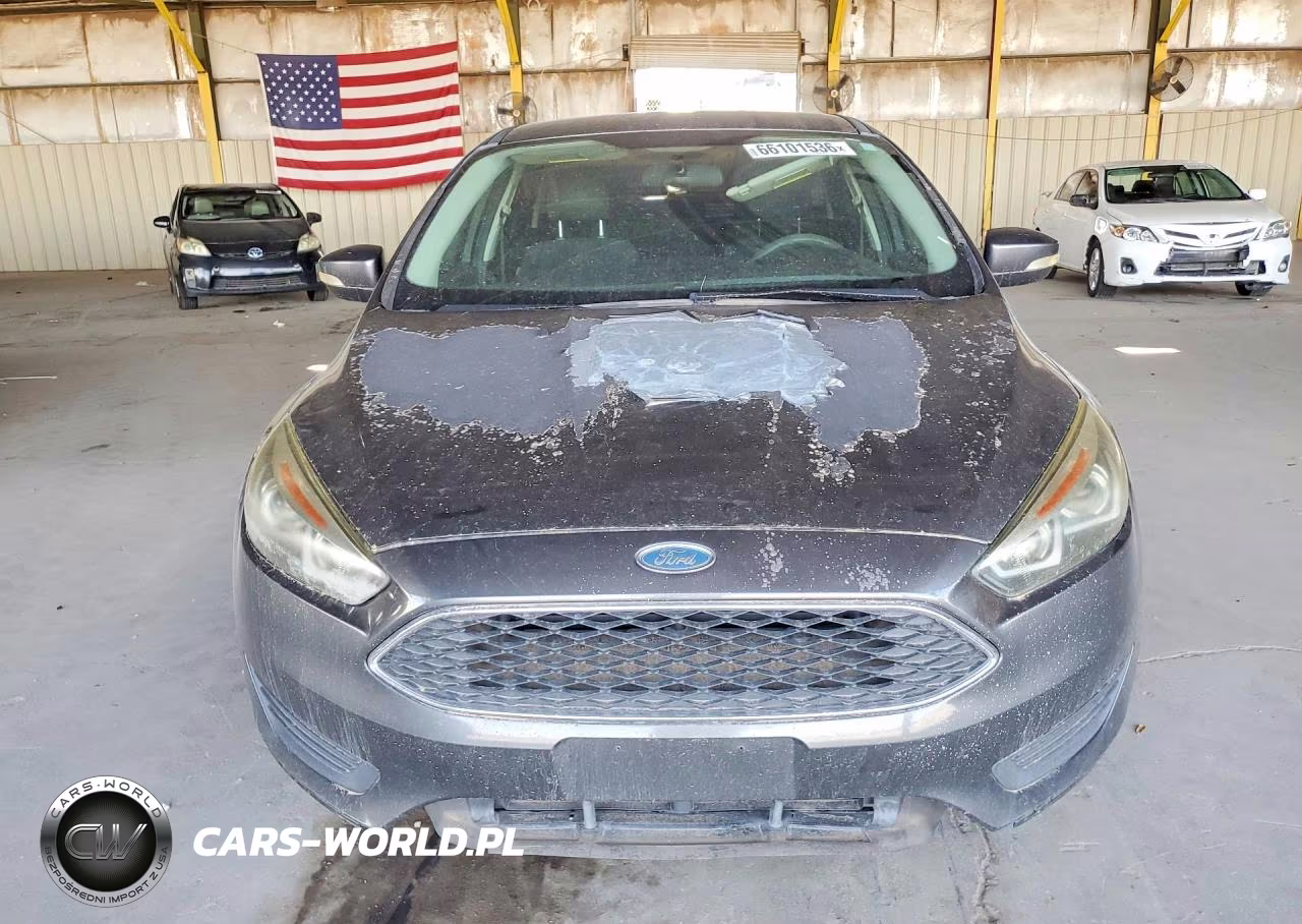 2017 Ford Focus Se VIN:1FADP3K29HL216572 - 5