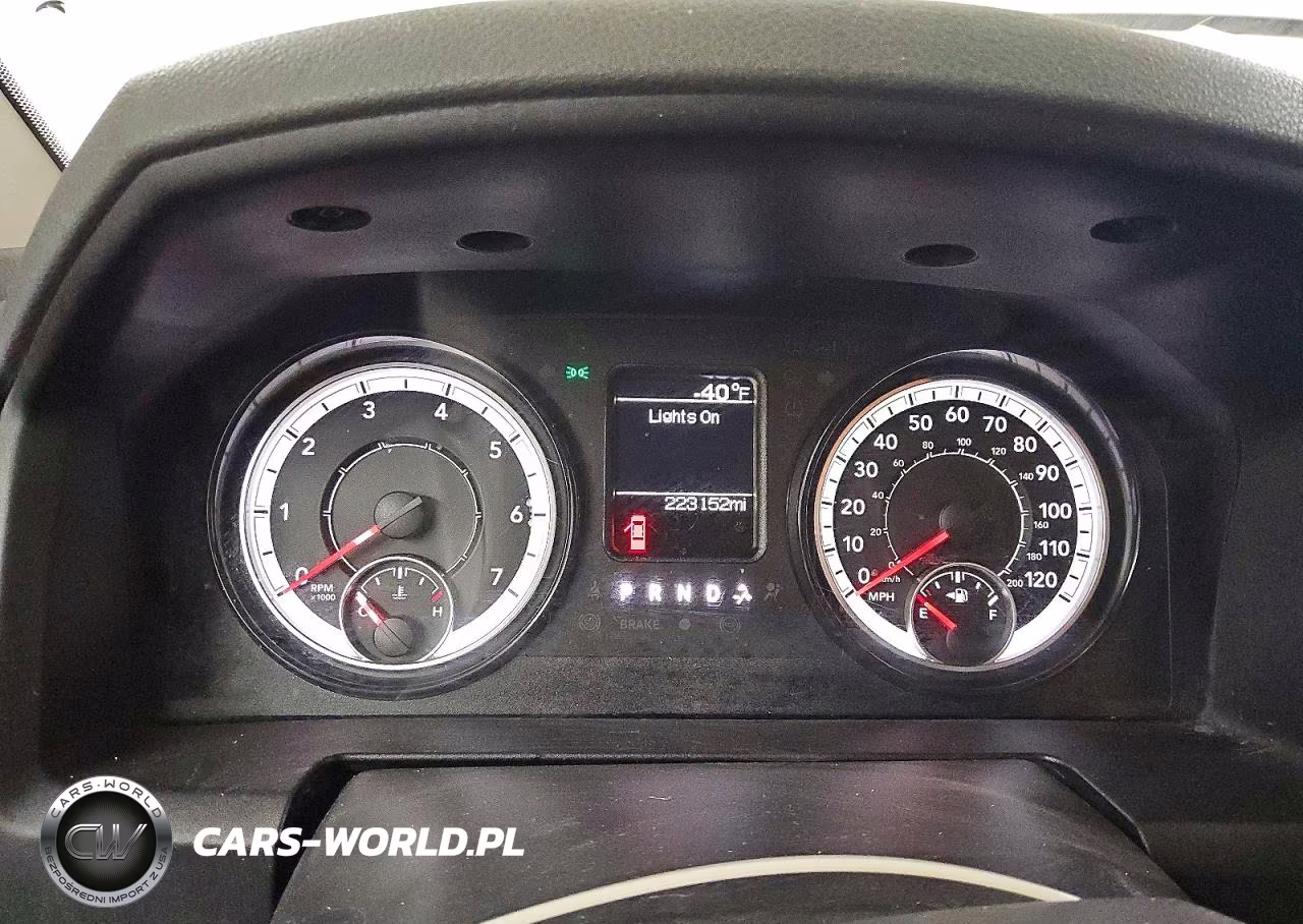 2019 Ram 1500 Classic Tradesman VIN:1C6RR6KT7KS633486 - 9