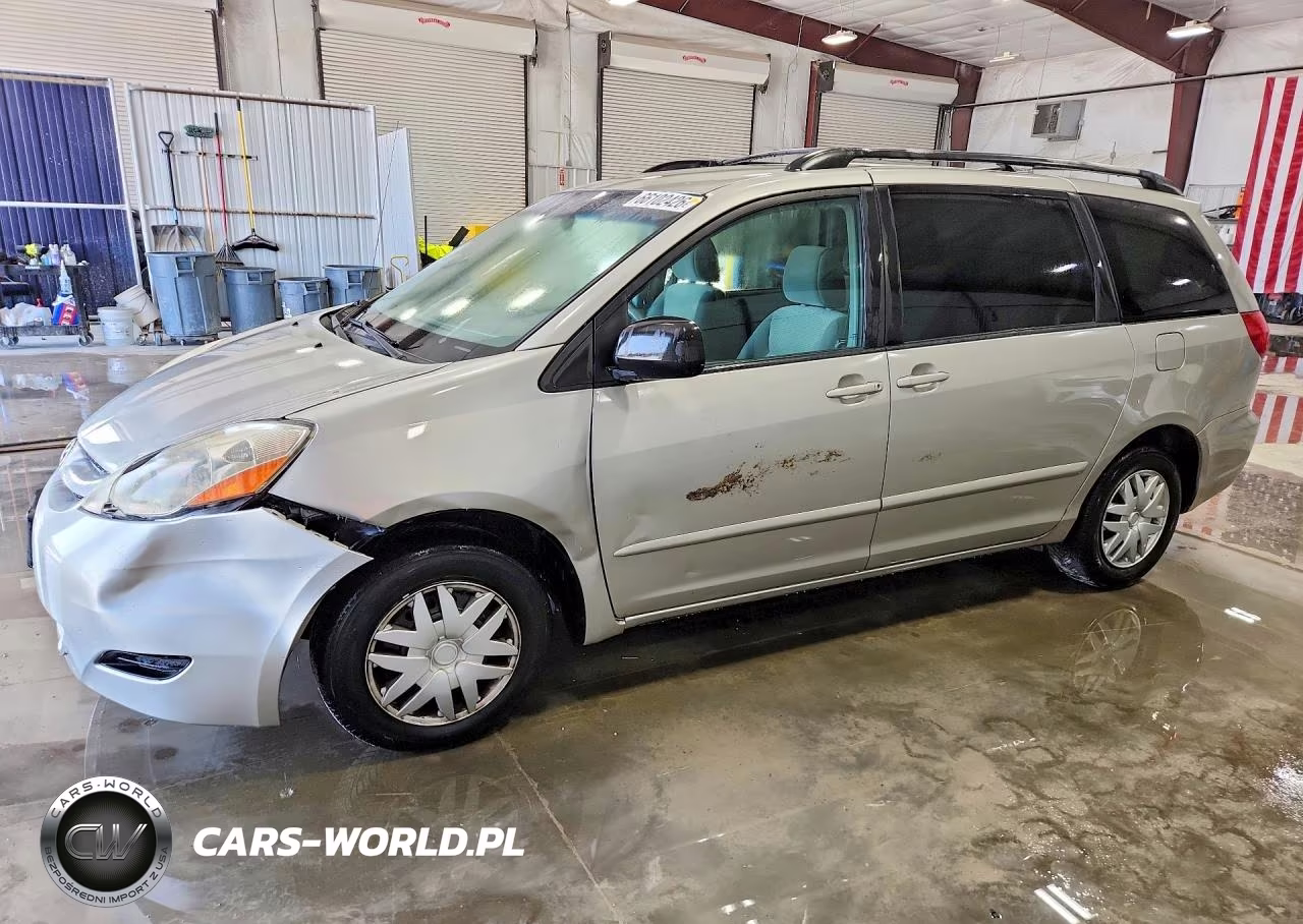 2010 Toyota Sienna Le 8-Passenger
