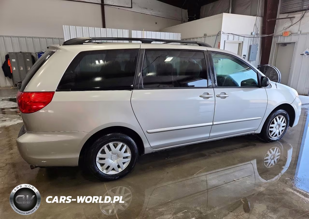 2010 Toyota Sienna Le 8-Passenger VIN:5TDKK4CC9AS330461 - 3