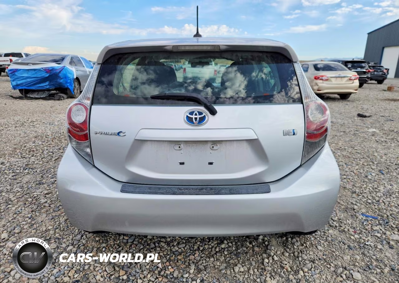 2014 Toyota Prius C Three VIN:JTDKDTB31E1560097 - 6