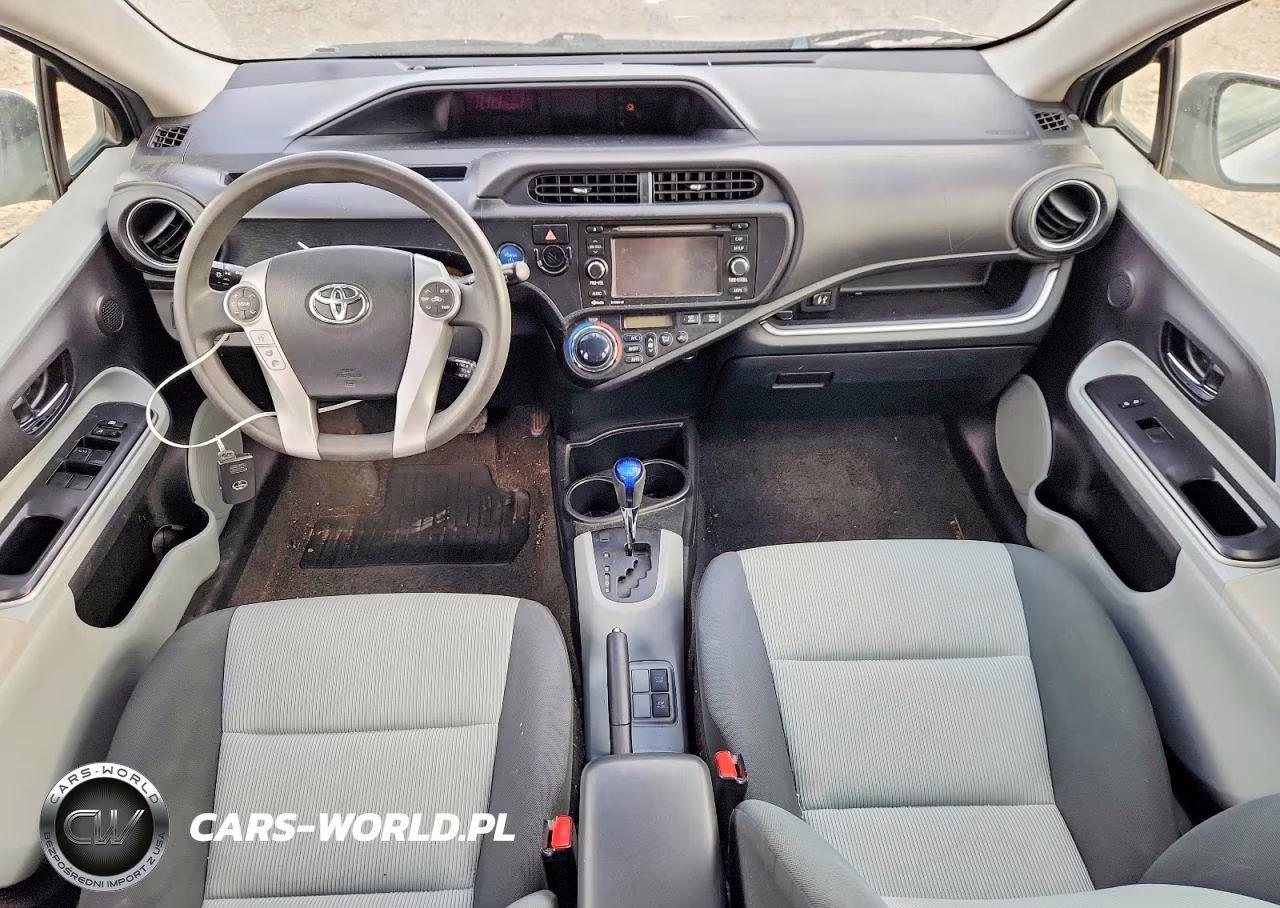 2014 Toyota Prius C Three VIN:JTDKDTB31E1560097 - 8