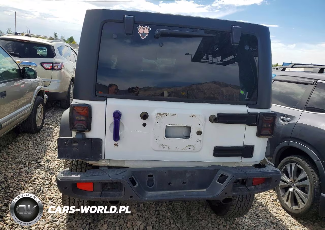 2016 Jeep Wrangler Unlimited Rubicon VIN:1C4BJWFG2GL265718 - 6