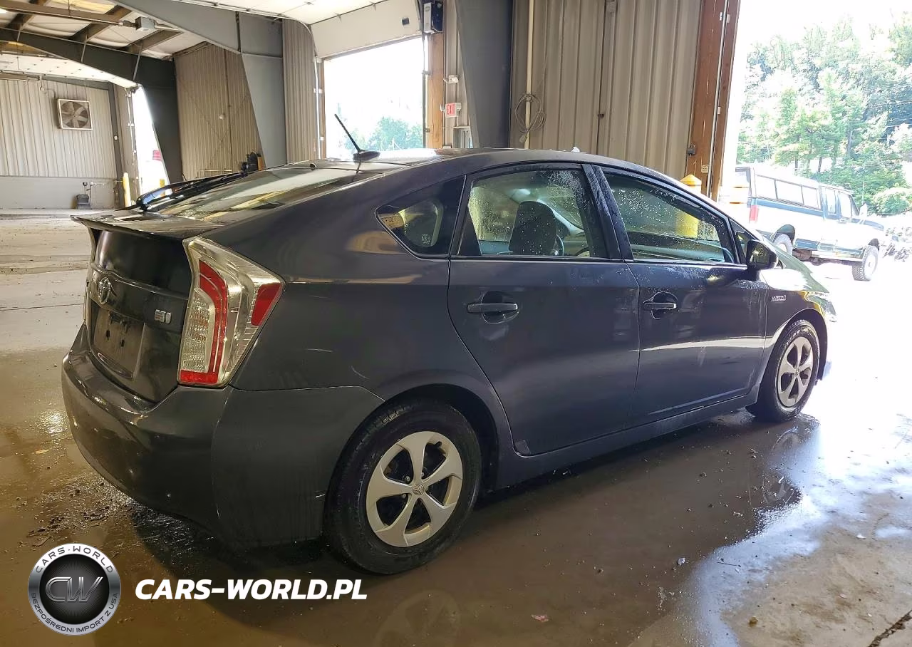 2014 Toyota Prius Three VIN:JTDKN3DU6E1821744 - 3