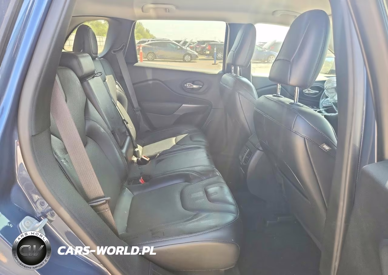 2020 Jeep Cherokee Latitude Plus VIN:1C4PJMLX8LD640661 - 10