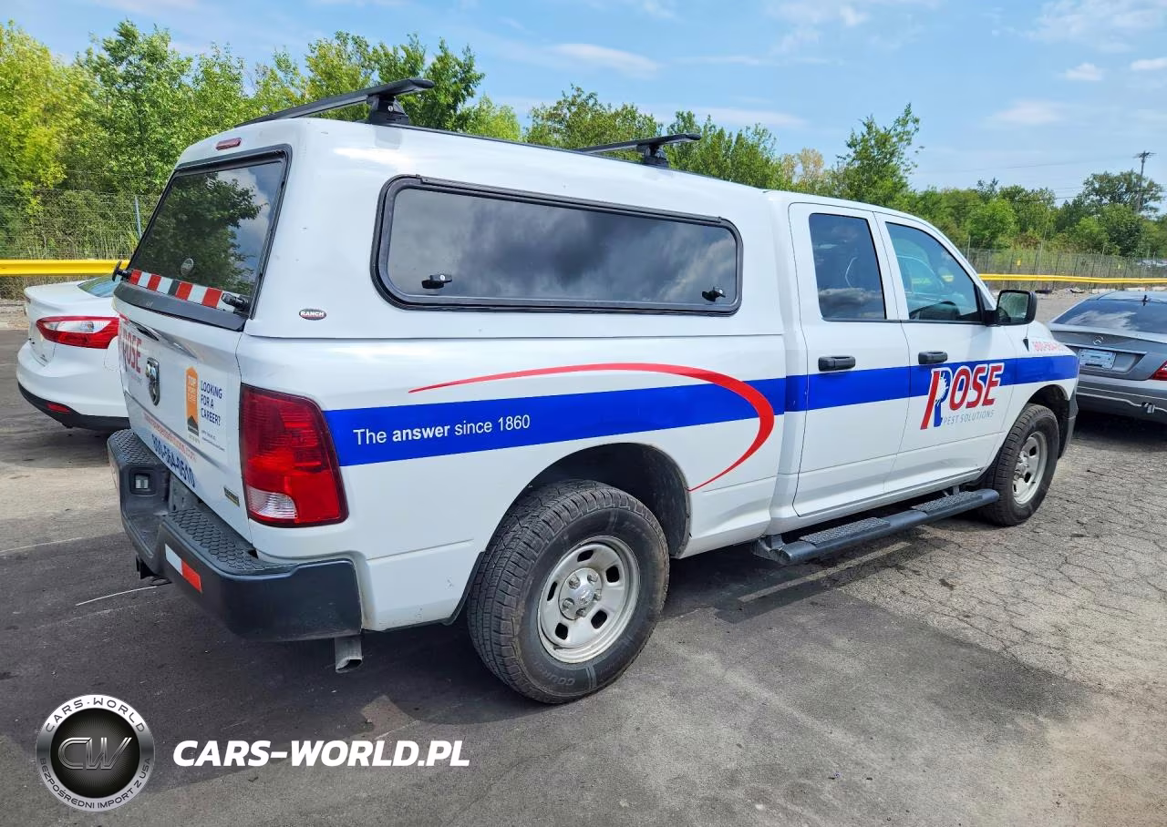 2019 Ram 1500 Classic Tradesman VIN:1C6RR6FG2KS712464 - 3