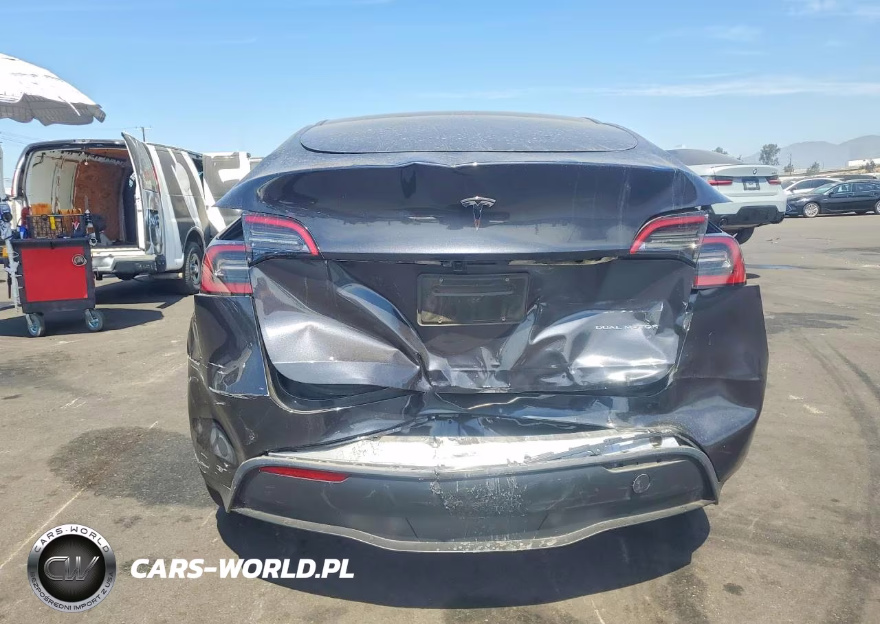 2024 Tesla Model Y VIN:7SAYGDEE8RF167654 - 6