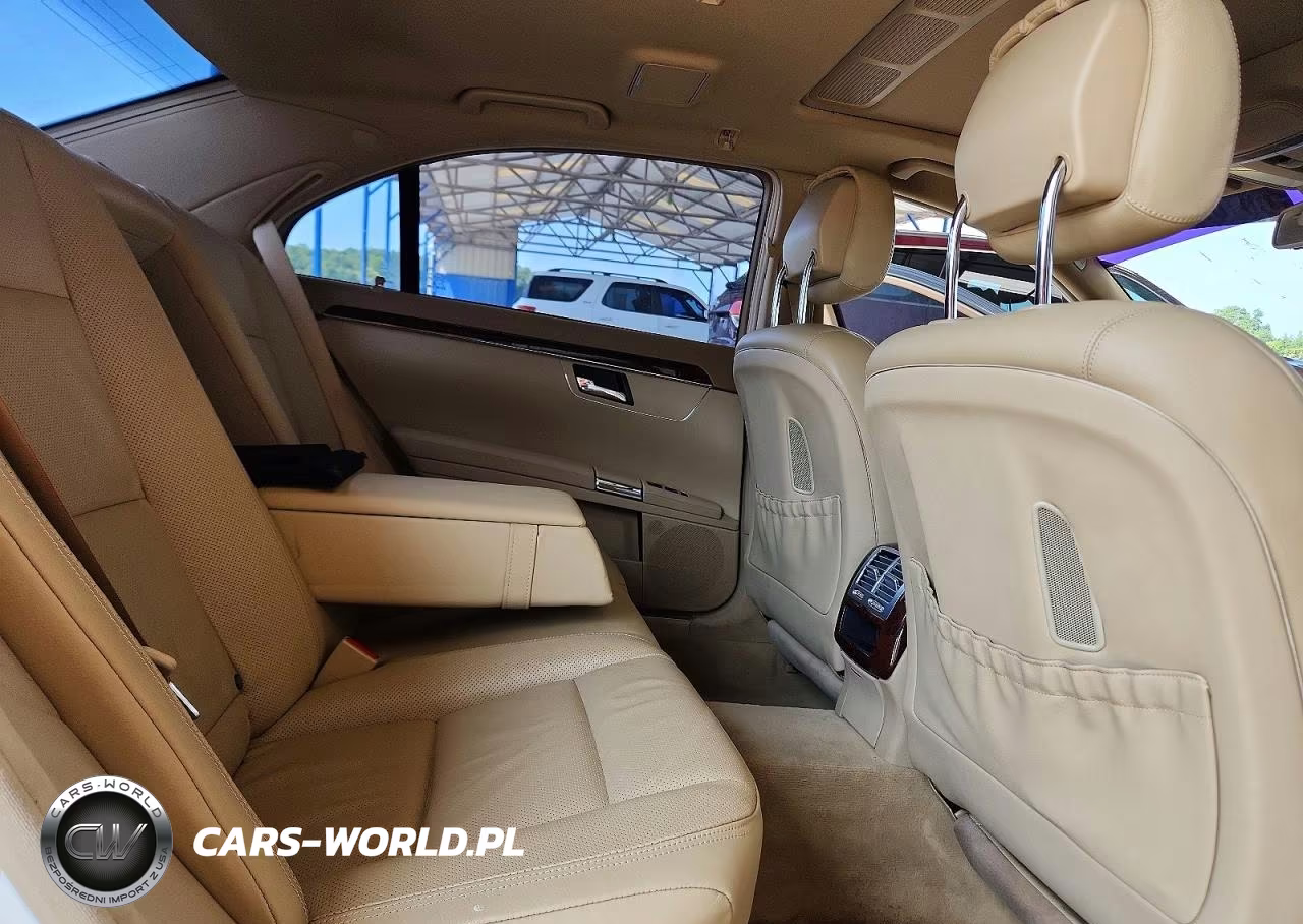 2010 Mercedes-Benz S 550 VIN:WDDNG7BB8AA340684 - 10