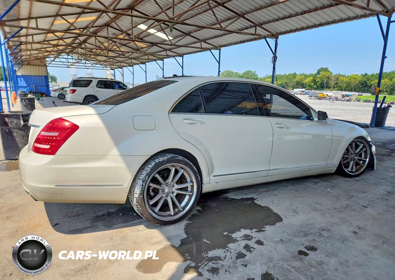 2010 Mercedes-Benz S 550 VIN:WDDNG7BB8AA340684 - 3