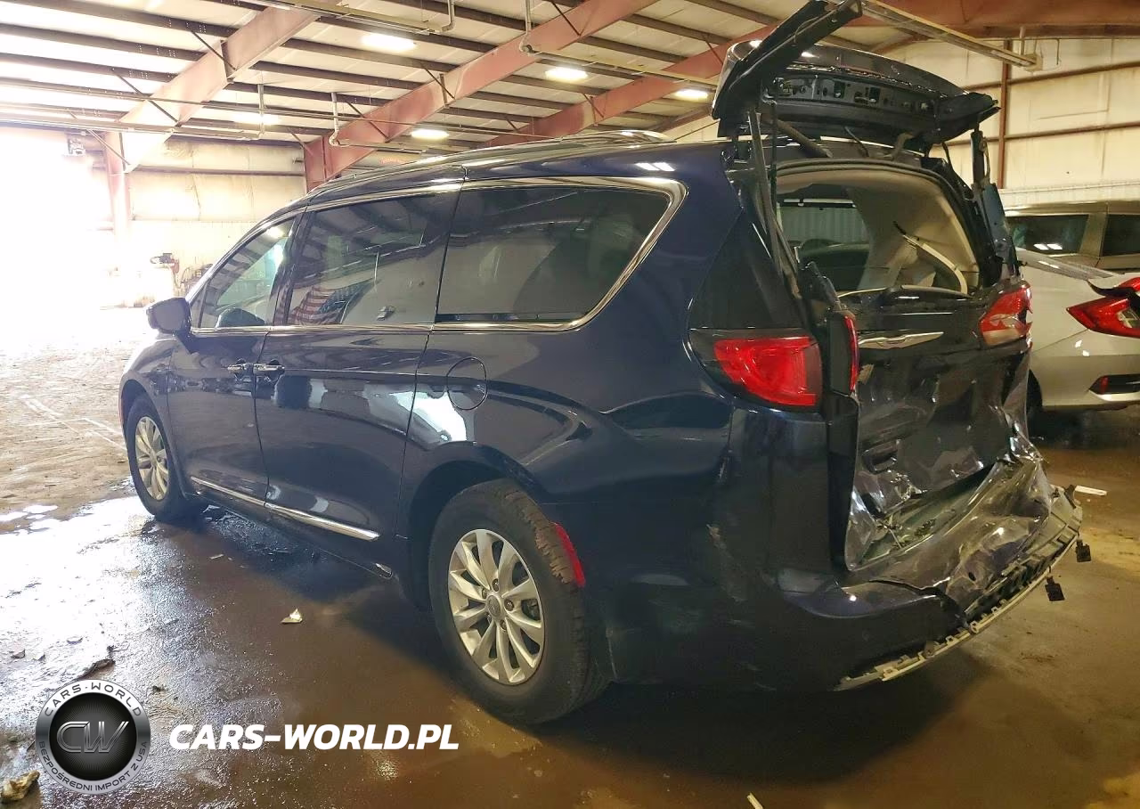 2018 Chrysler Pacifica Touring L VIN:2C4RC1BG0JR127868 - 2
