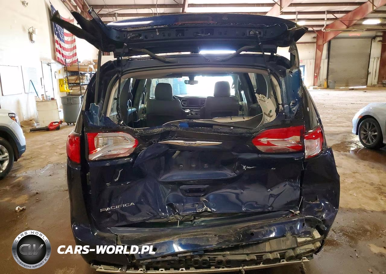 2018 Chrysler Pacifica Touring L VIN:2C4RC1BG0JR127868 - 6