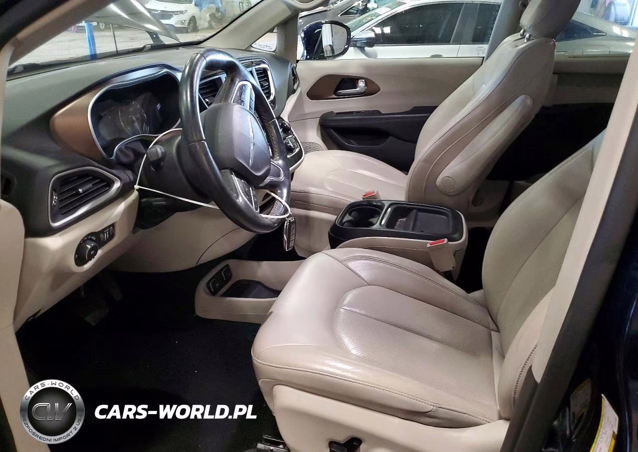 2018 Chrysler Pacifica Touring L VIN:2C4RC1BG0JR127868 - 7