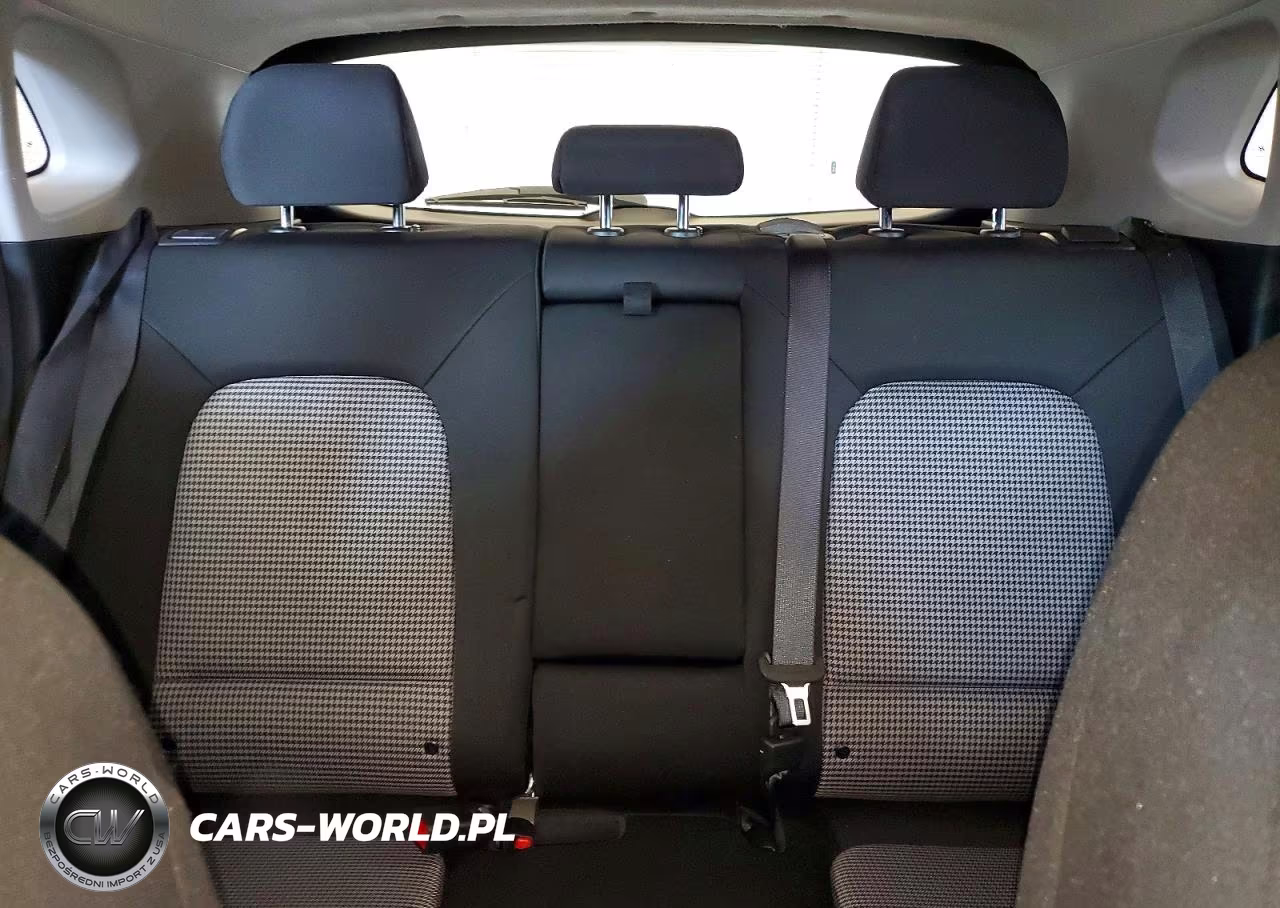 2021 Hyundai Kona Se VIN:KM8K1CAA7MU747328 - 10
