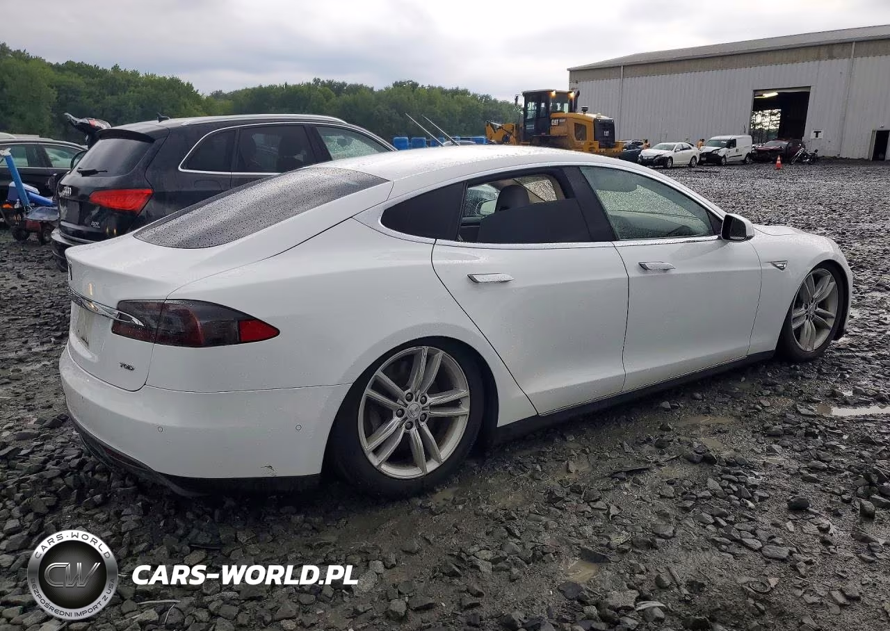 2015 Tesla Model S VIN:5YJSA1E23FF103395 - 3