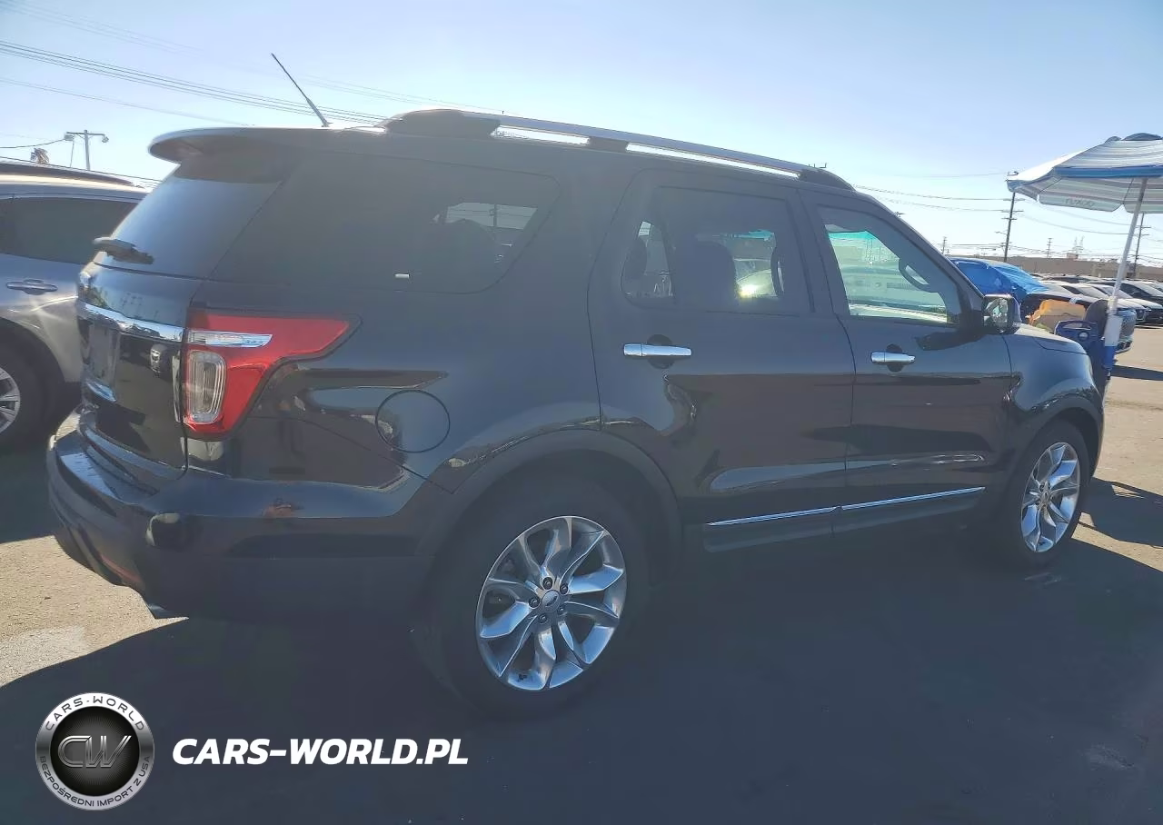 2014 Ford Explorer Xlt VIN:1FM5K7D8XEGA44025 - 3