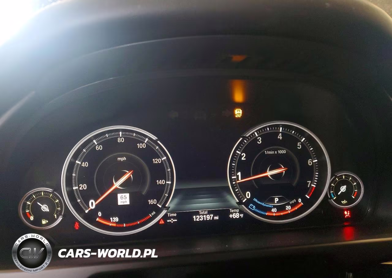 2018 BMW X5 xDrive50I VIN:5UXKR6C52J0U14499 - 9