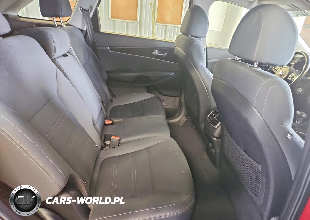 2018 Kia Sorento Lx VIN:5XYPGDA3XJG347700 - 11