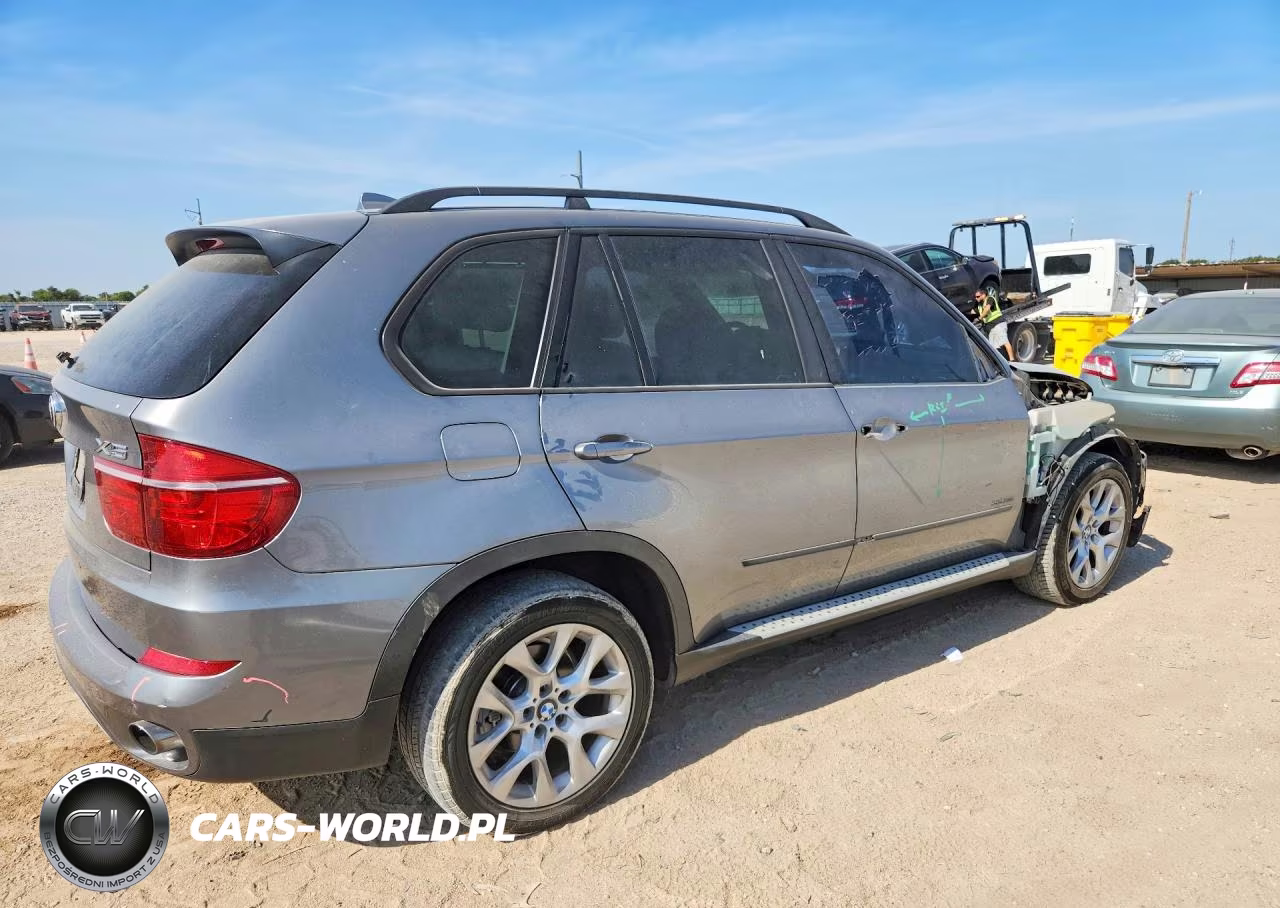 2012 BMW X5 xDrive35I VIN:5UXZV4C50CL985408 - 3