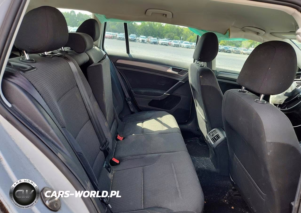 2018 Volkswagen Golf Sportwagen S VIN:3VW117AU8JM752973 - 10