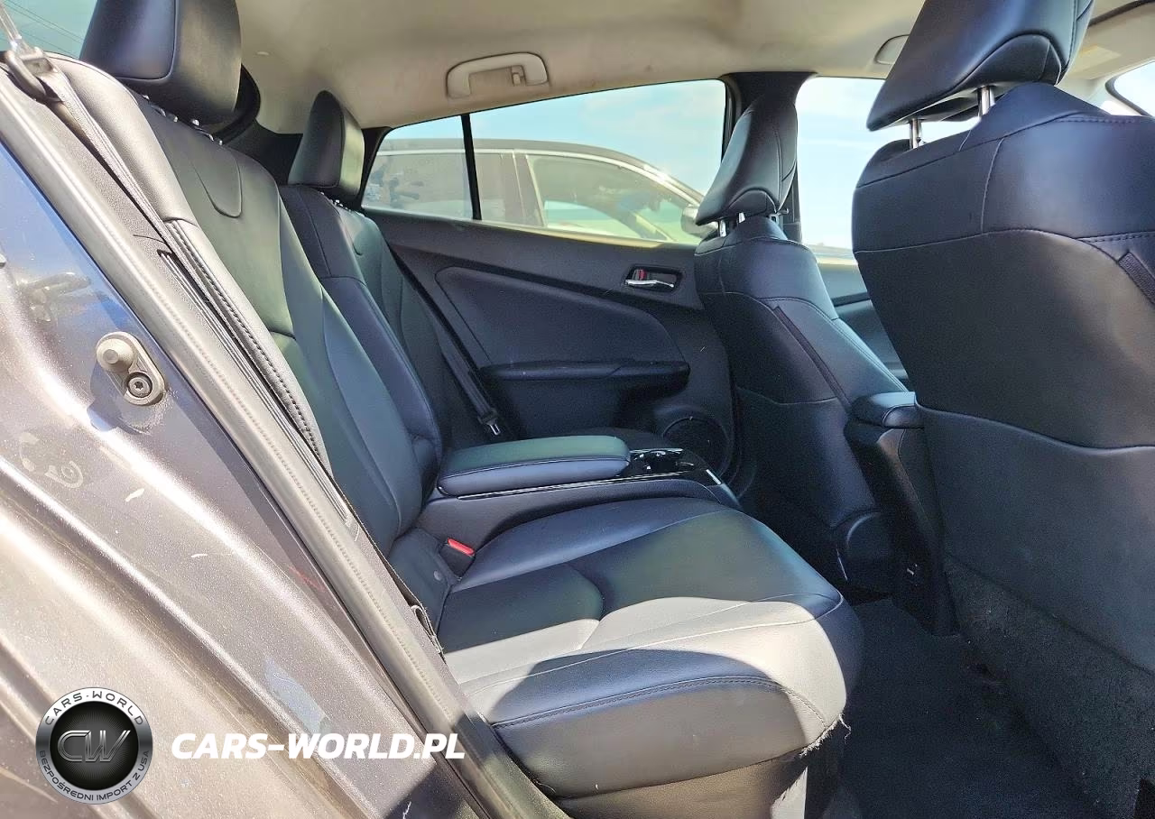 2018 Toyota Prius Prime Premium VIN:JTDKARFP6J3089779 - 10