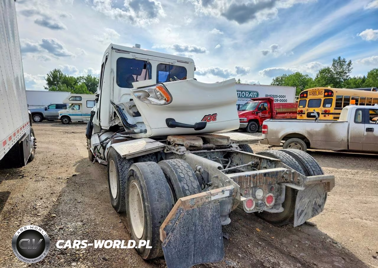 2014 Freightliner Cascadia Semi Truck VIN:3AKJGEDV2ESFT5114 - 2