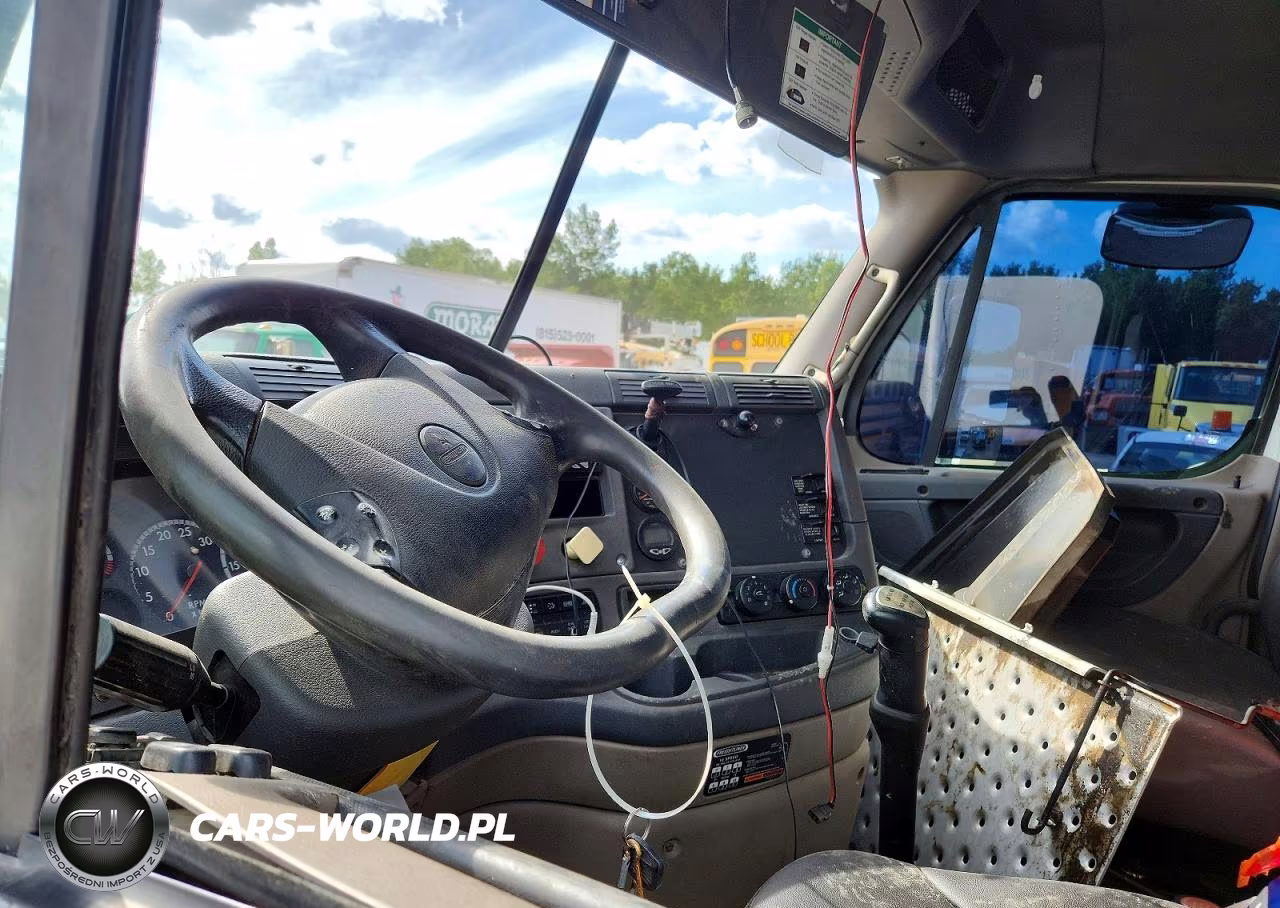 2014 Freightliner Cascadia Semi Truck VIN:3AKJGEDV2ESFT5114 - 7