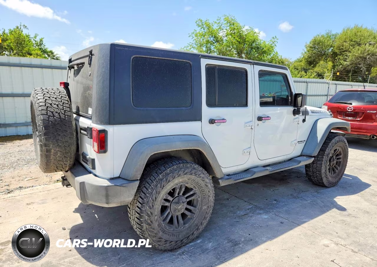 2011 Jeep Wrangler Unlimited Sport VIN:1J4HA3H16BL575102 - 3
