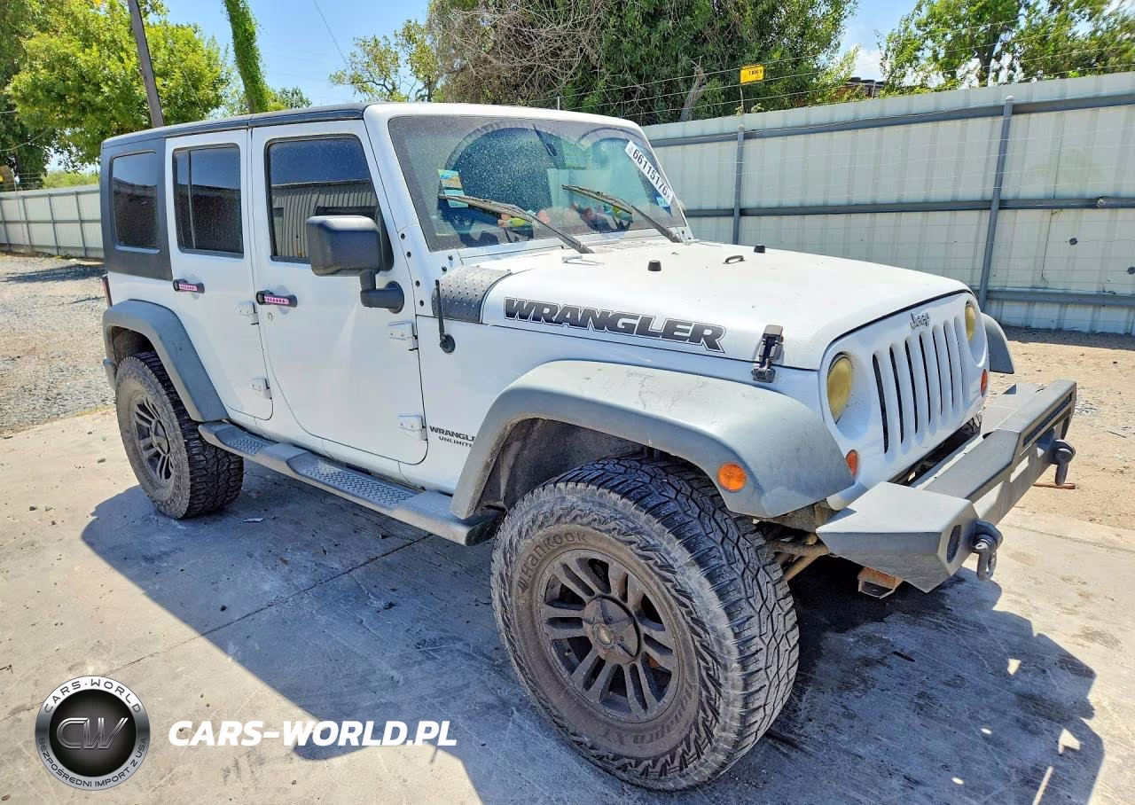2011 Jeep Wrangler Unlimited Sport VIN:1J4HA3H16BL575102 - 4