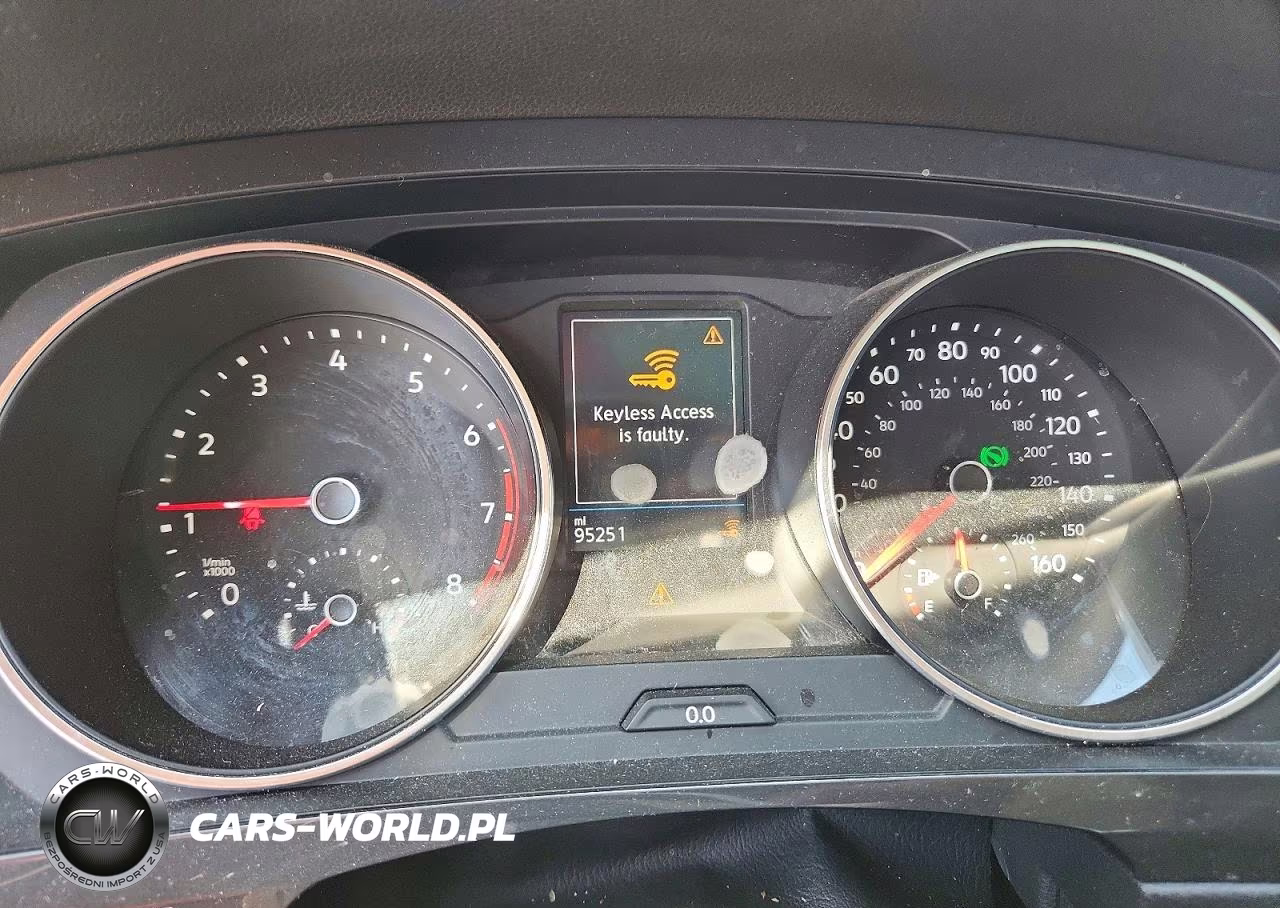 2018 Volkswagen Tiguan Se VIN:3VV2B7AX0JM067673 - 9