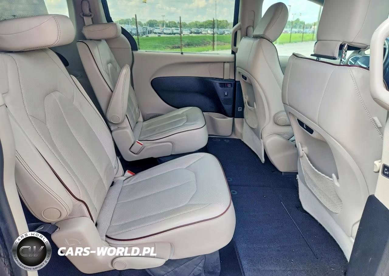 2017 Chrysler Pacifica Limited VIN:2C4RC1GGXHR560830 - 11