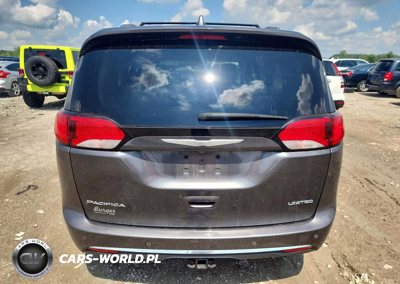 2017 Chrysler Pacifica Limited VIN:2C4RC1GGXHR560830 - 6