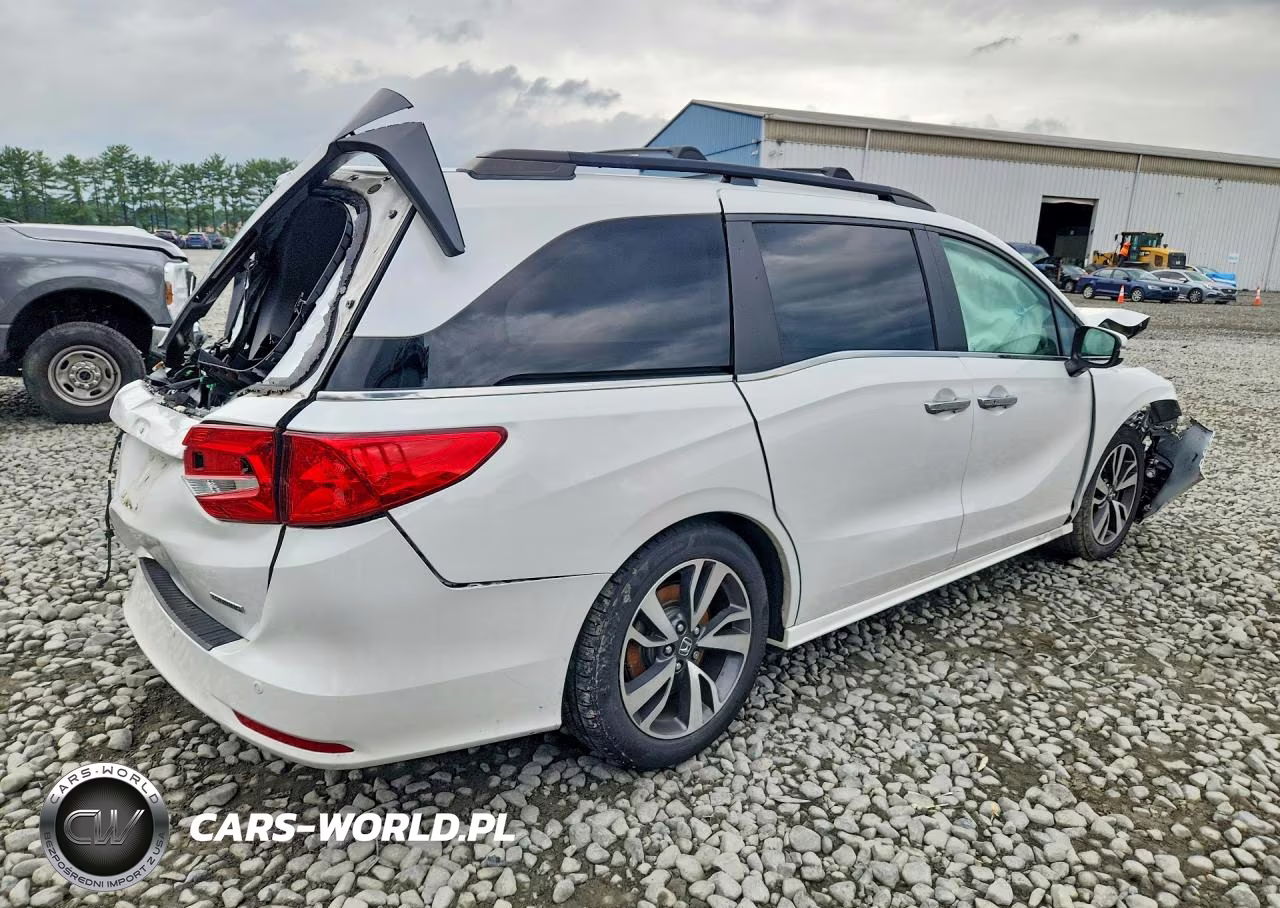 2023 Honda Odyssey Touring VIN:5FNRL6H8XPB006346 - 3