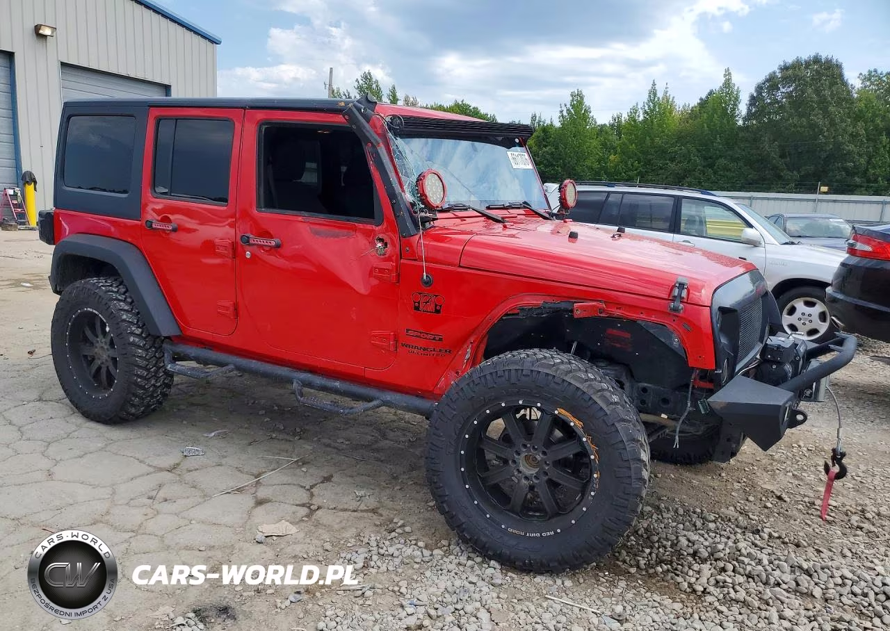 2015 Jeep Wrangler Unlimited Sport VIN:1C4BJWDG6FL725500 - 4