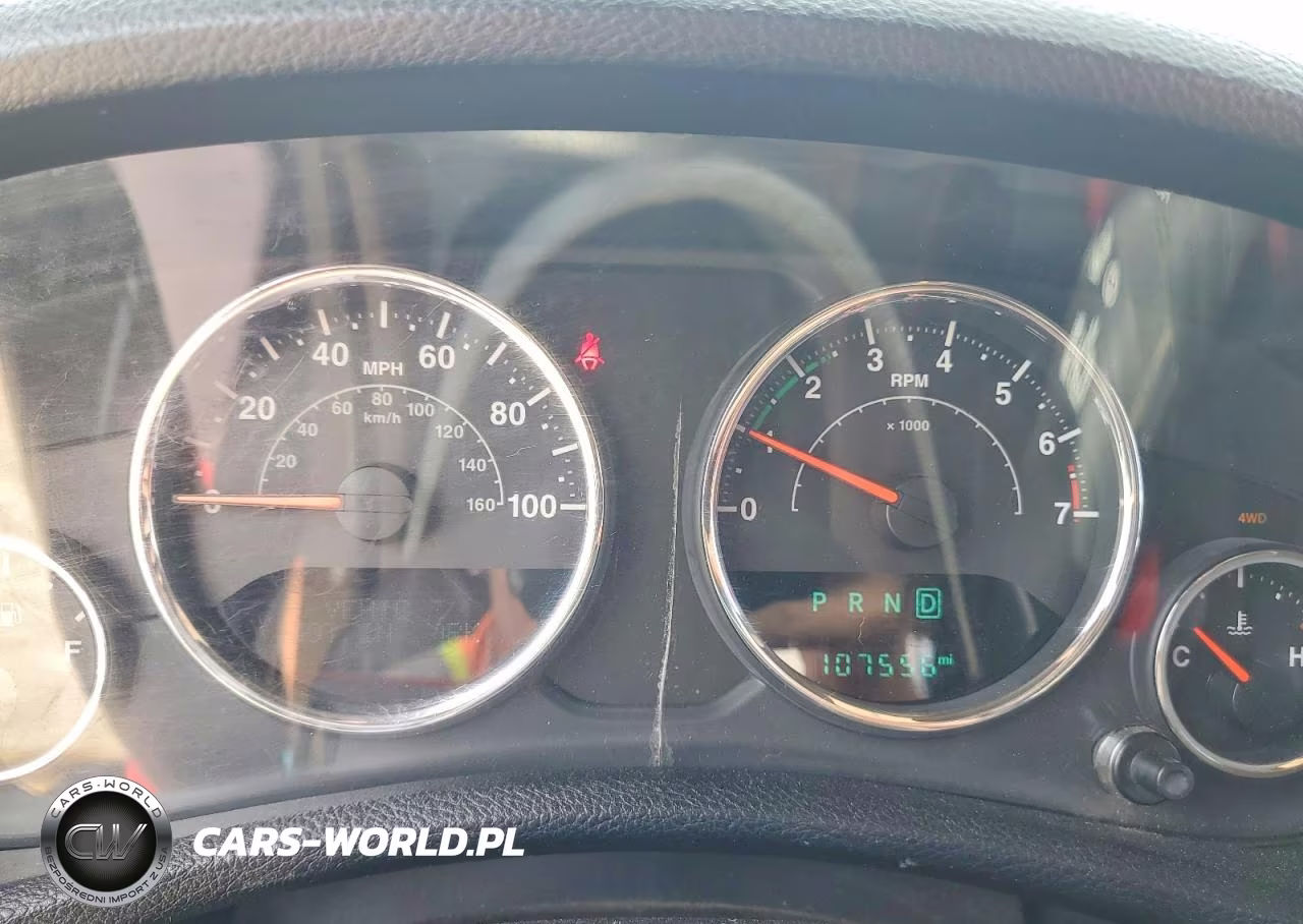 2015 Jeep Wrangler Unlimited Sport VIN:1C4BJWDG6FL725500 - 9