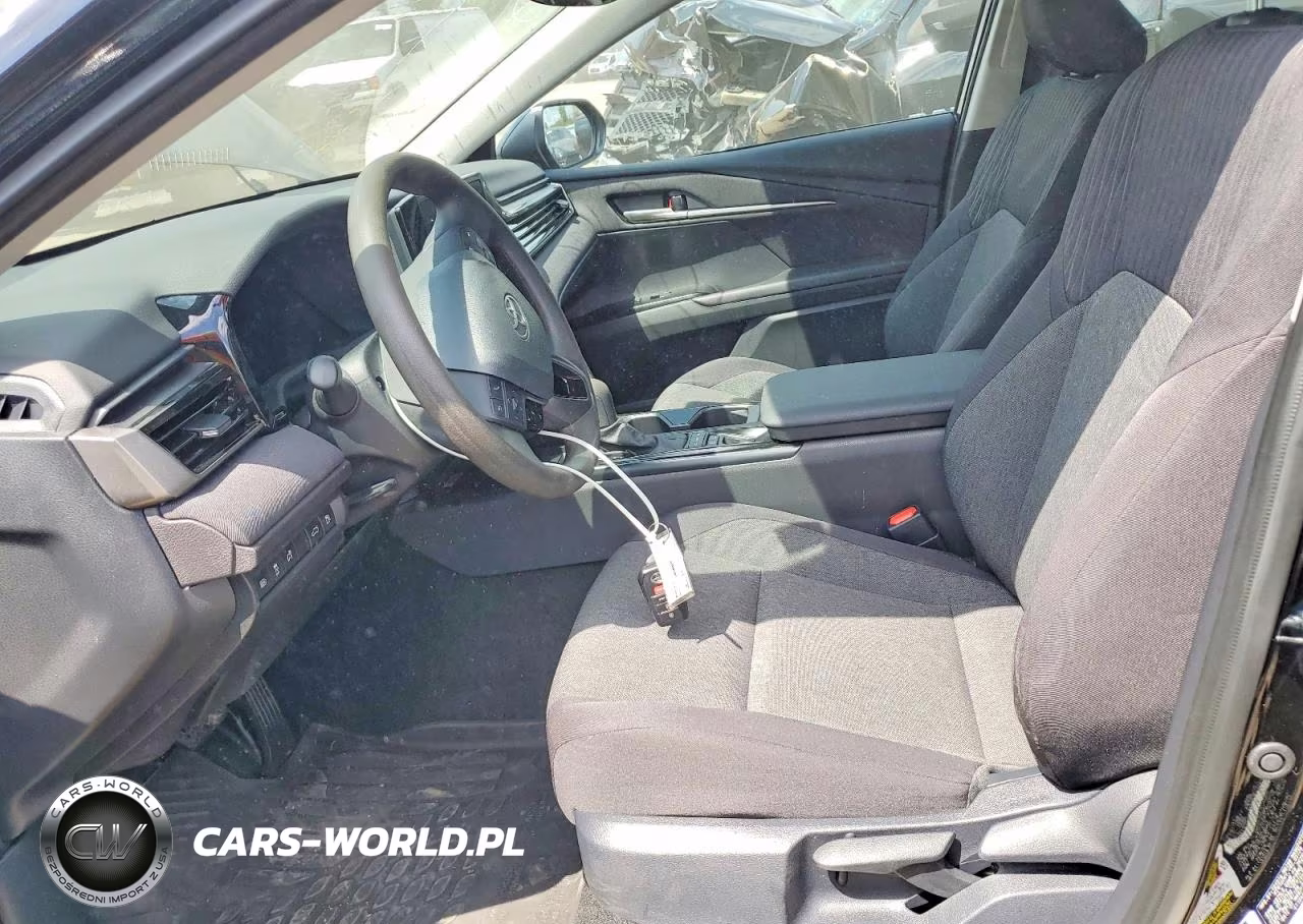 2026 Toyota Camry Le VIN:4T1DAACK3TU756965 - 7