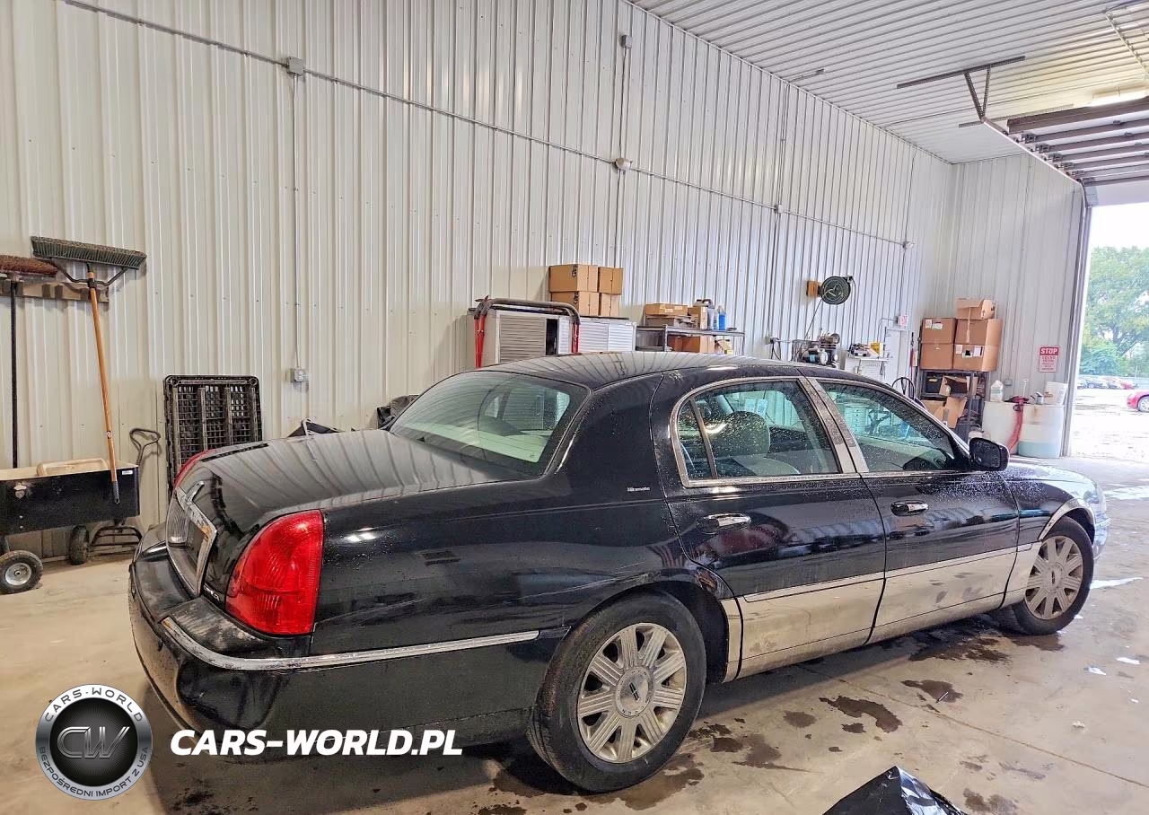 2004 Lincoln Town Car Ultimate VIN:1LNHM83W34Y619295 - 3