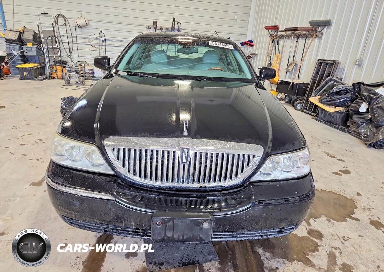 2004 Lincoln Town Car Ultimate VIN:1LNHM83W34Y619295 - 5