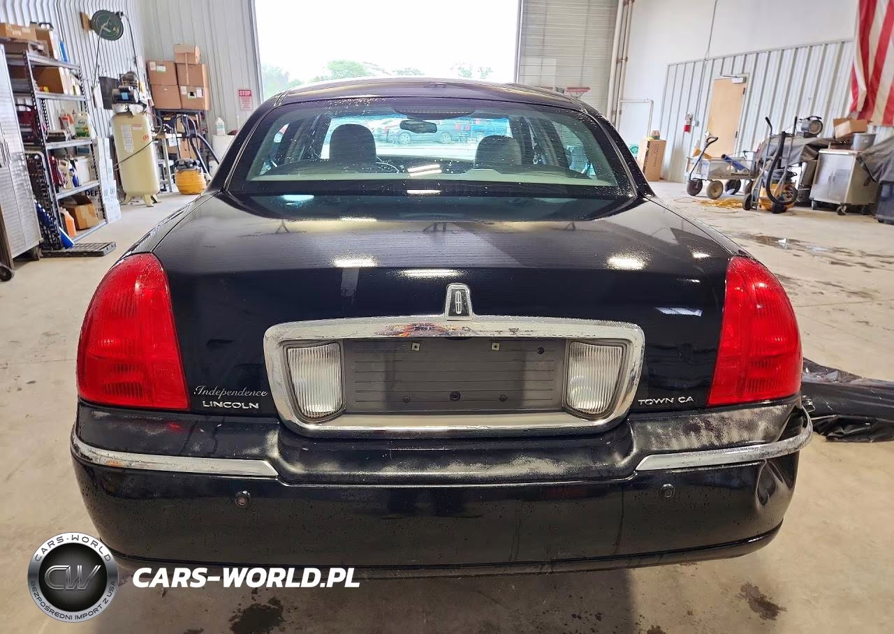 2004 Lincoln Town Car Ultimate VIN:1LNHM83W34Y619295 - 6