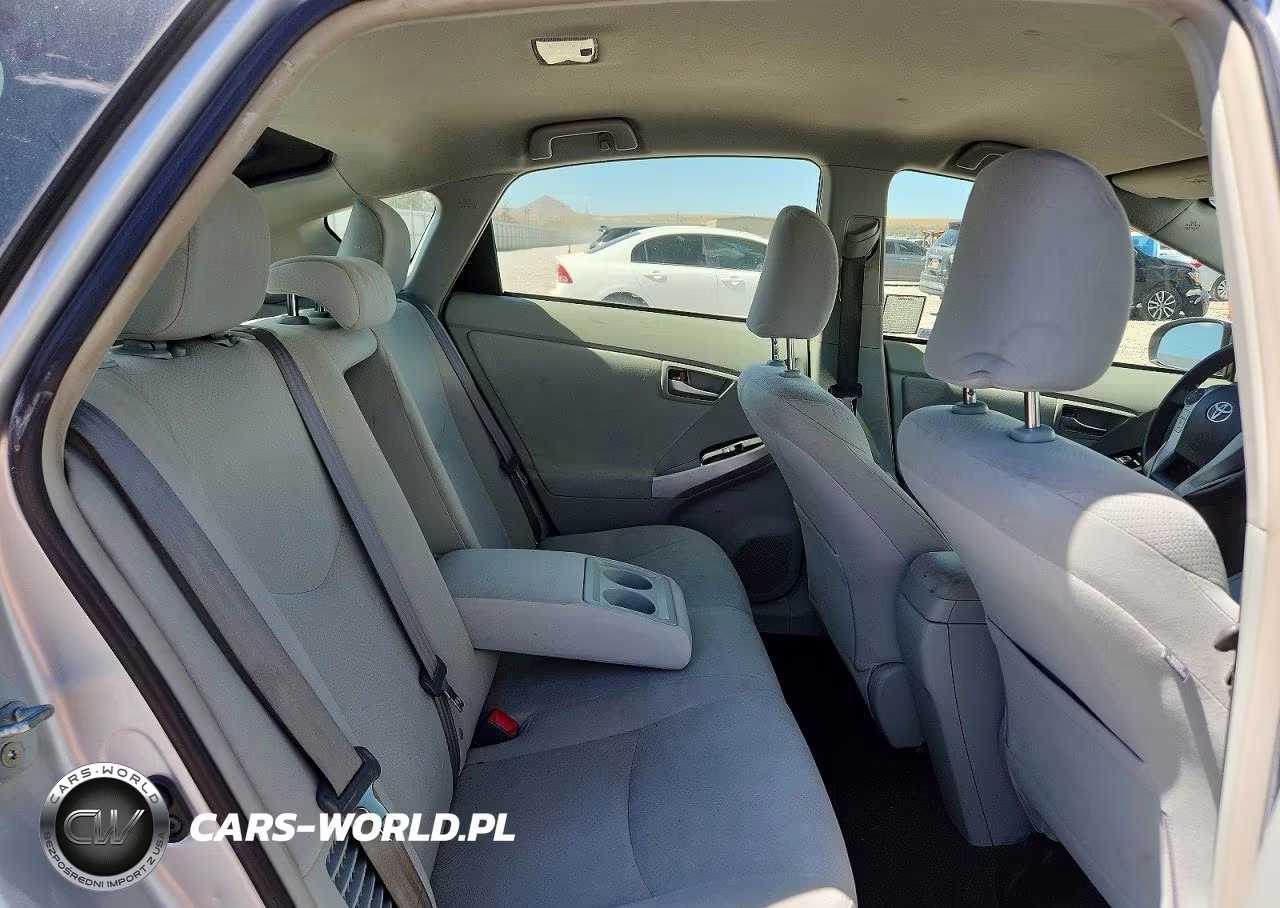 2013 Toyota Prius Two VIN:JTDKN3DU5D5676297 - 10