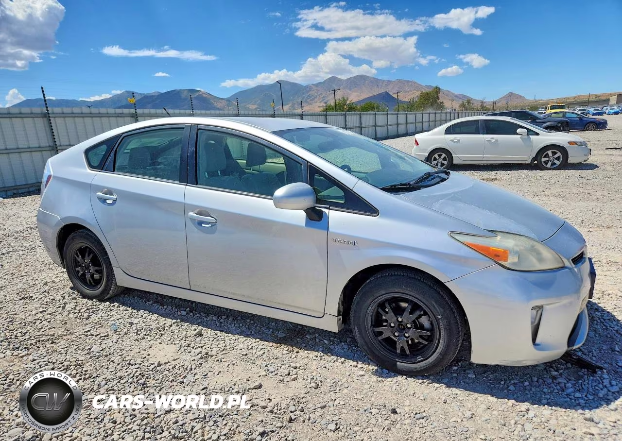 2013 Toyota Prius Two VIN:JTDKN3DU5D5676297 - 4